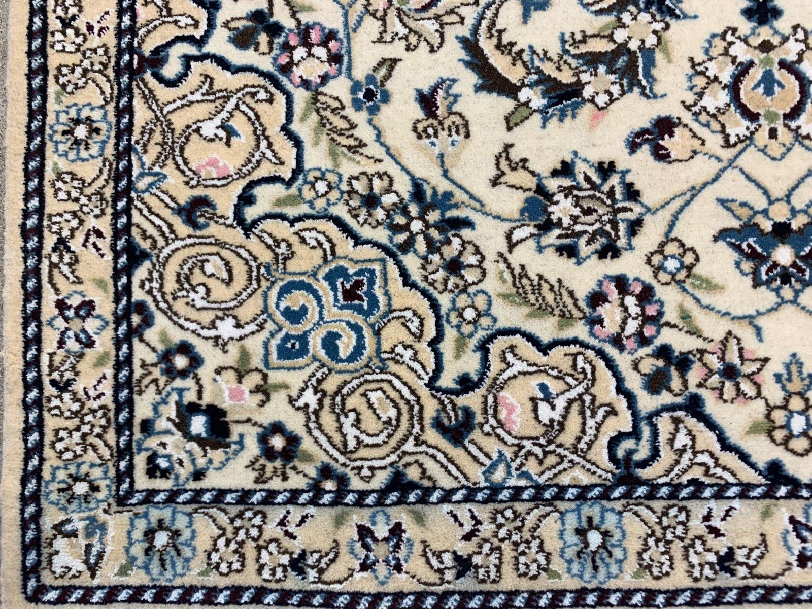 2'9"x4'5" Fine Hand-Knotted Wool & Silk Blend Naine Carpet - Area Rug