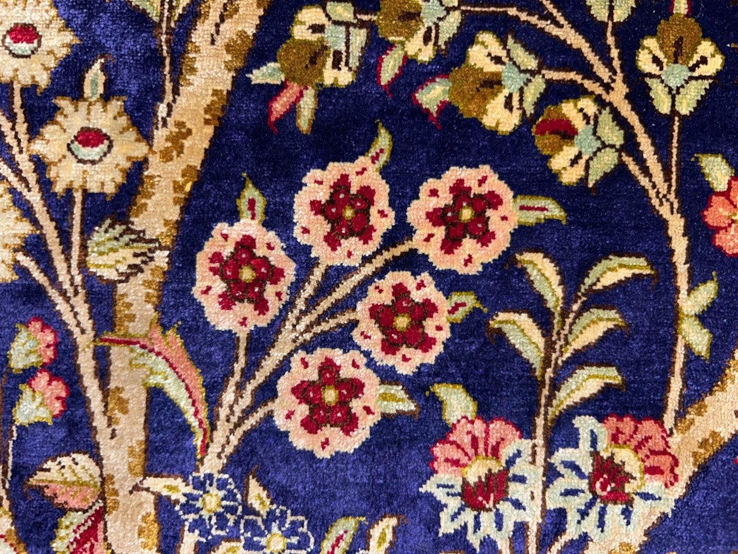 3'3"x4'11" Exquisite Extra-Fine Hand-Knotted 100% Silk Tree of Life Area Rug