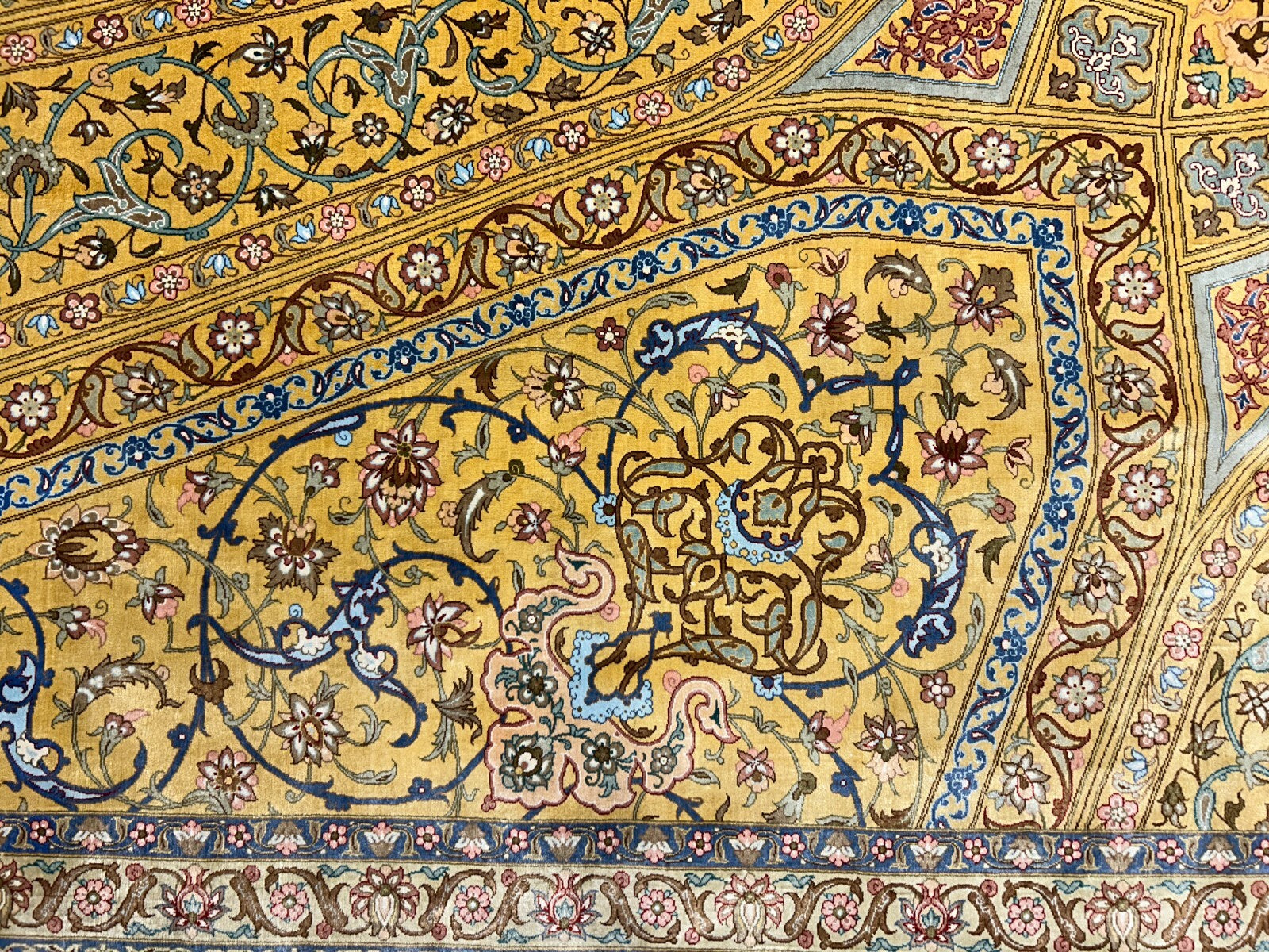 9'8"x12'11" Exquisite Signed Hand-Knotted 100% Silk Qume Rug