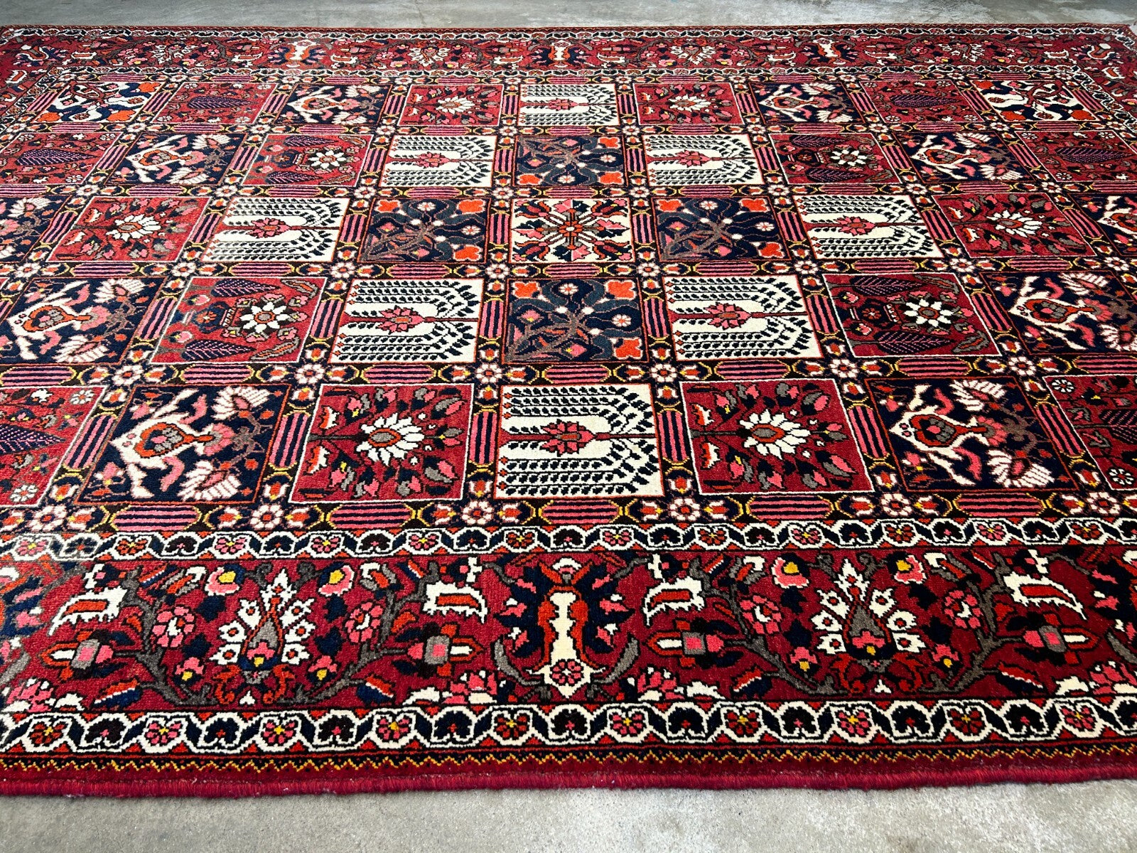 6'11"x10'3" Hand-Knotted 100% Lamb Wool Bakhtiarie Carpet - Area Rug