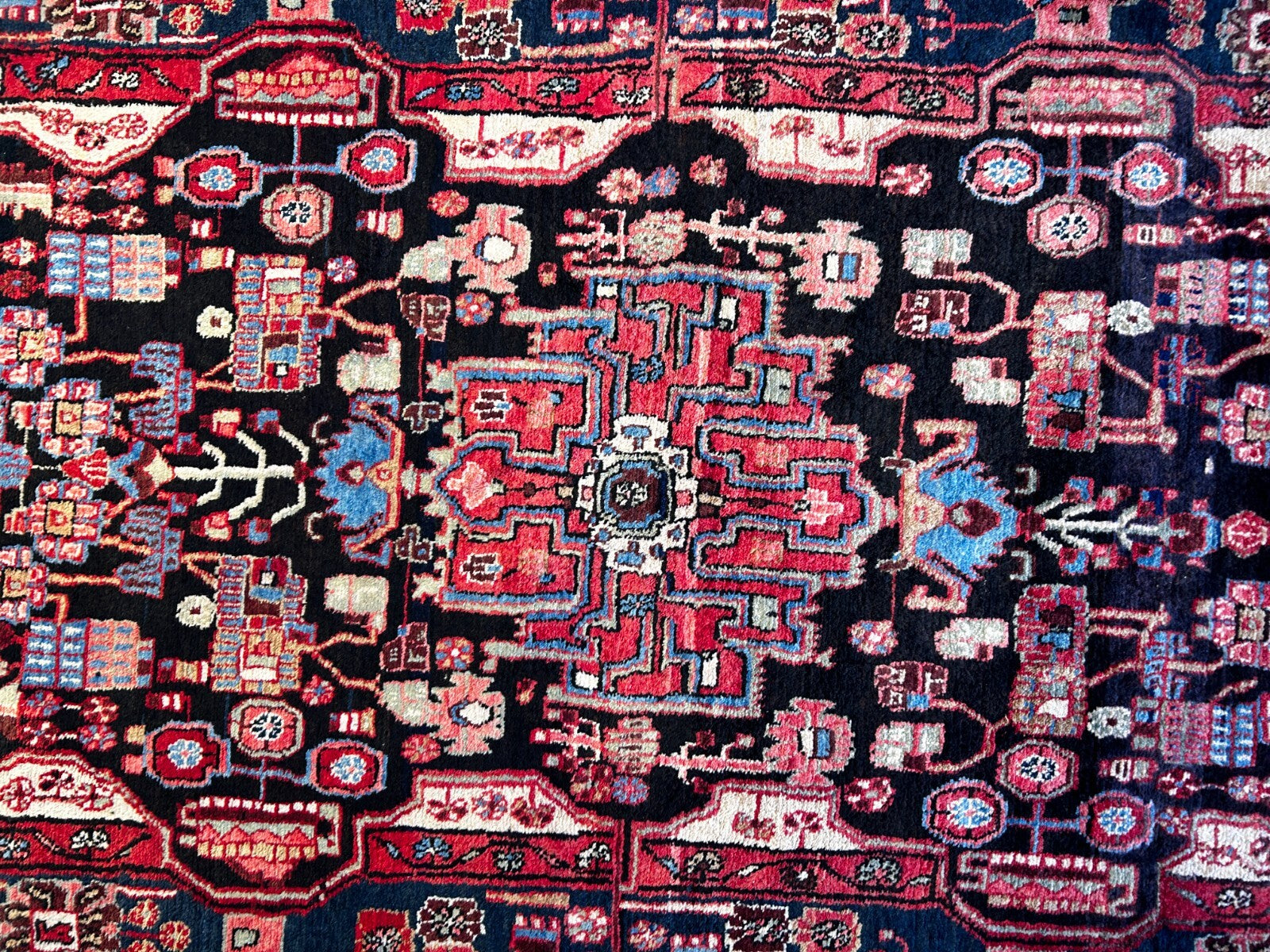4'9" x 8'8" Hand-Knotted 100% Wool Pile Nahavande Area Rug