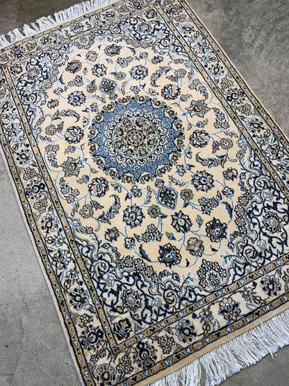 3'3"x4'9'' Very Fine Hand Knotted Silk & Wool Naine Area Rug - Carpet