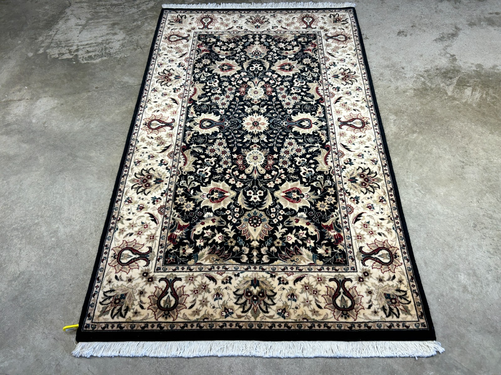 3'1"x5' Hand-Knotted 100% Wool Pile Lahovere Rug