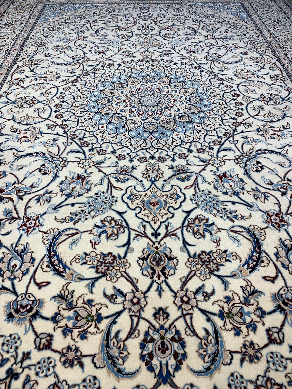 4'2"x6'7" Fine Hand-Knotted Wool & Silk Blend Naine Carpet - Area Rug