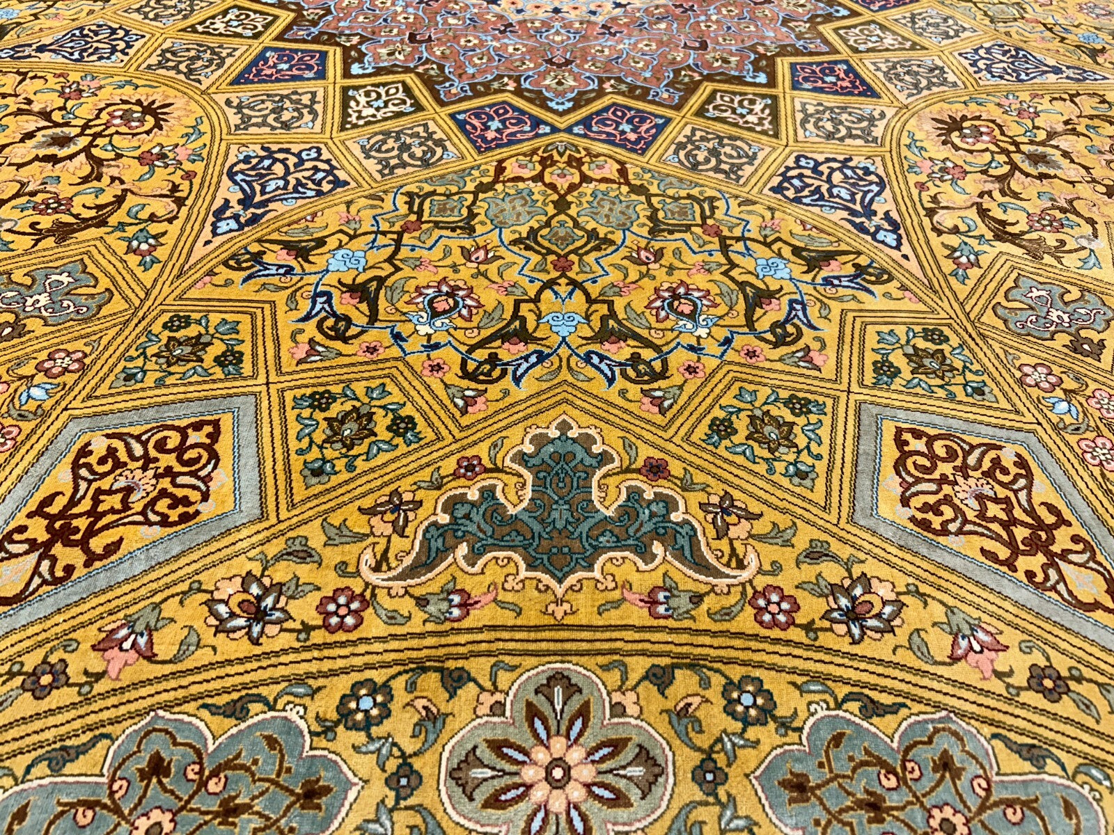 9'8"x12'11" Exquisite Signed Hand-Knotted 100% Silk Qume Rug