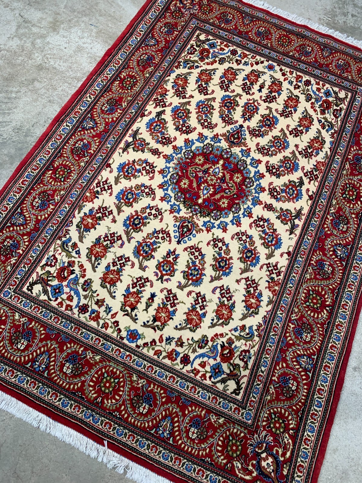 3'3"x5'2'' Hand-Knotted 100% Wool Pile Qume Area Rug