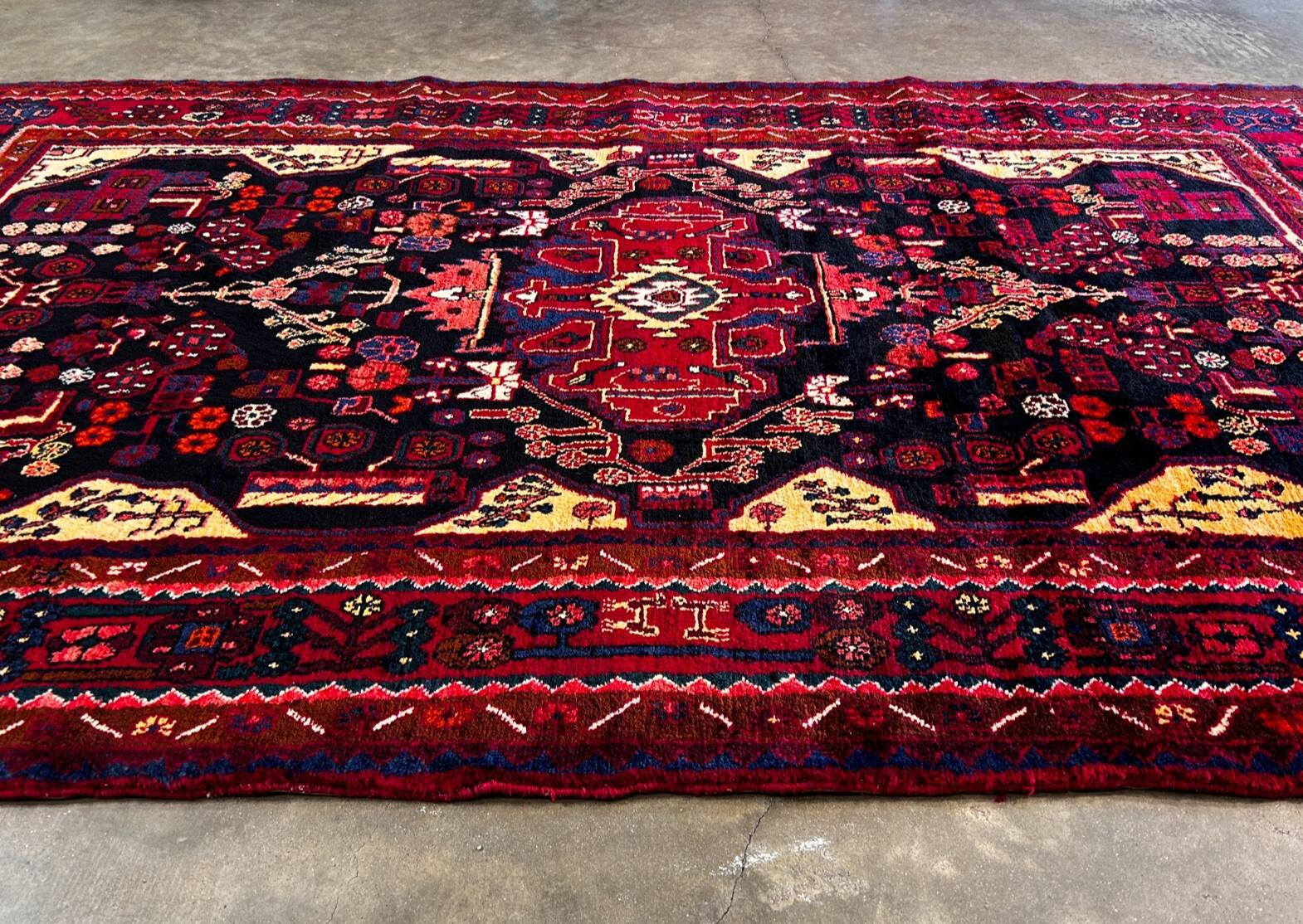 5'6" x 9'1'' Hand-Knotted 100% Lamb Wool Pile Nahavande Area Rug - Carpet