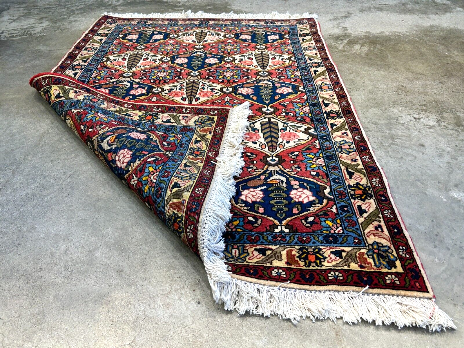3'3"x4'9" Hand-Knotted 100% Lamb Wool Bakhtiarie Area Rug