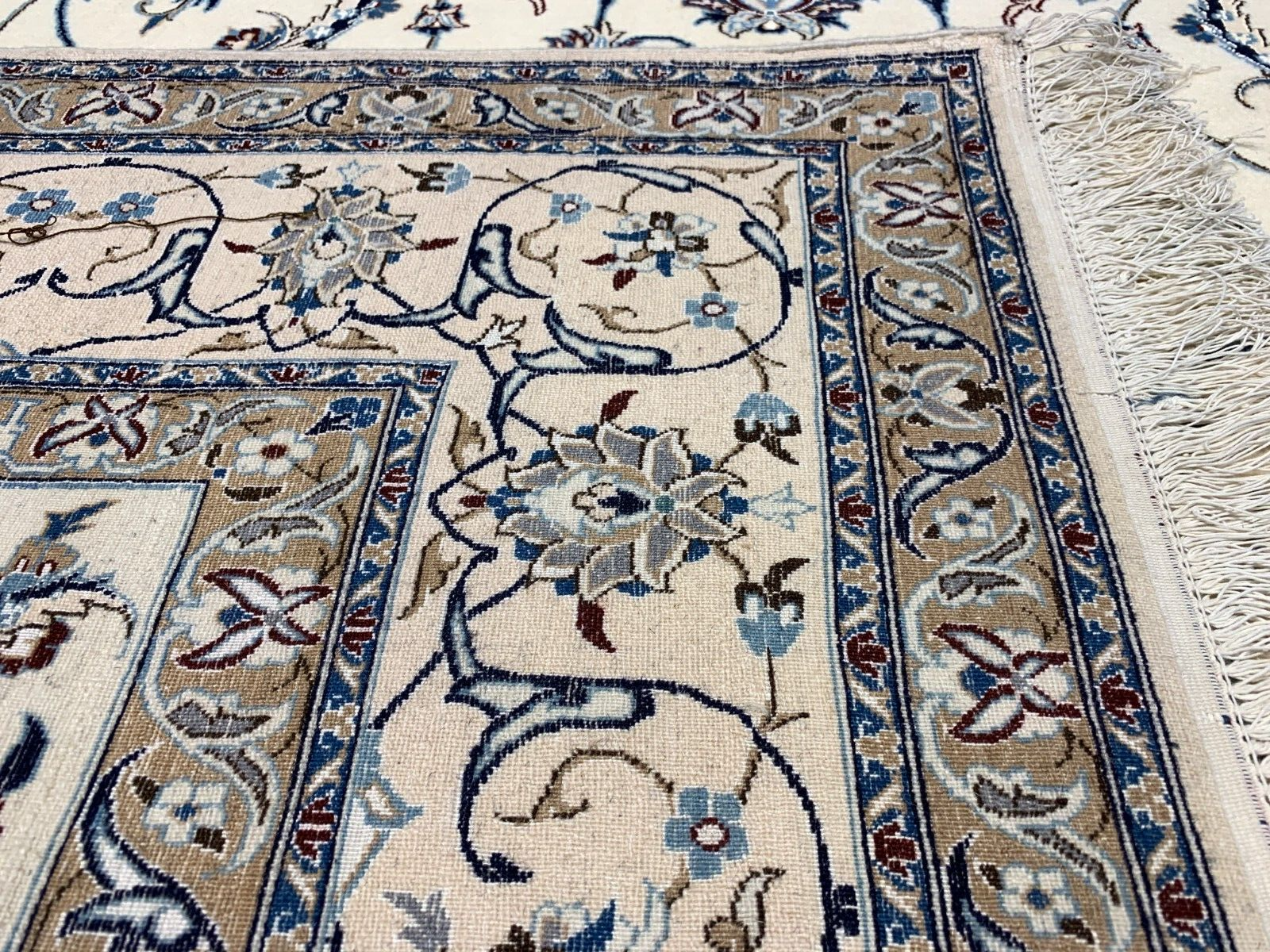 5'1"x8'6" Very Fine Hand-Knotted Wool & Silk Blend Naine Carpet - Area Rug