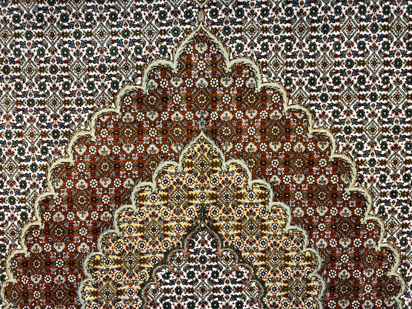 6'8"x10' Fine Hand-Knotted Wool & Silk Oriental Tabrize Rug - Area Carpet