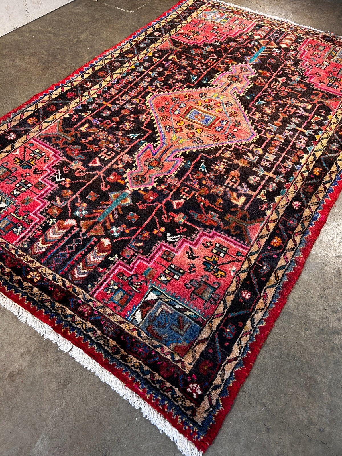 4'11" x 8' Hand-Knotted 100% Wool Pile Hamadane Area Rug