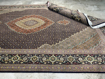 6'8"x10'3" Fine Hand-Knotted Wool & Silk Blend Tabrize Mahi Carpet - Area Rug