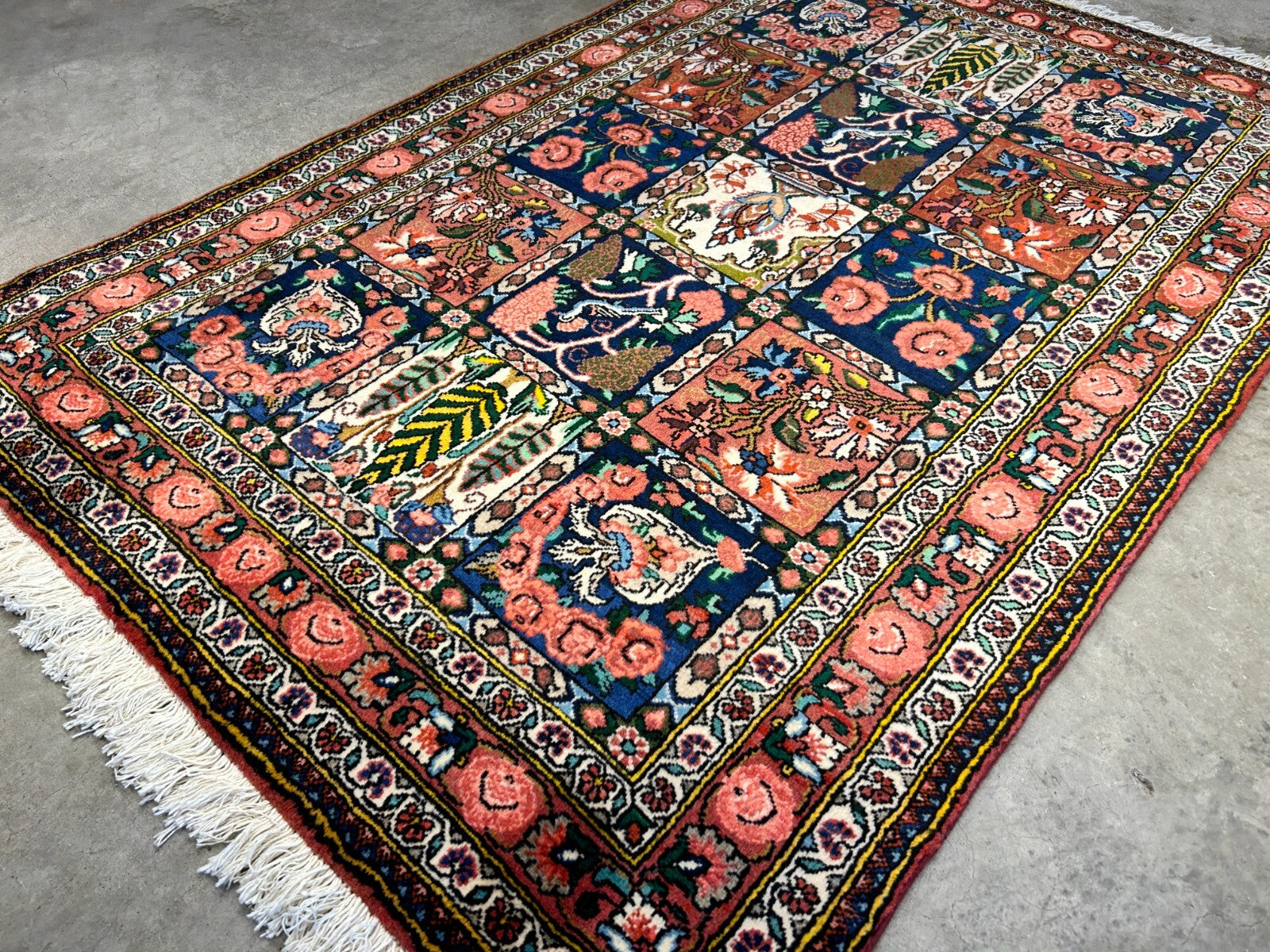 3'5"x5'2" Hand-Knotted 100% Lamb Wool Bakhtiarie Carpet - Area Rug