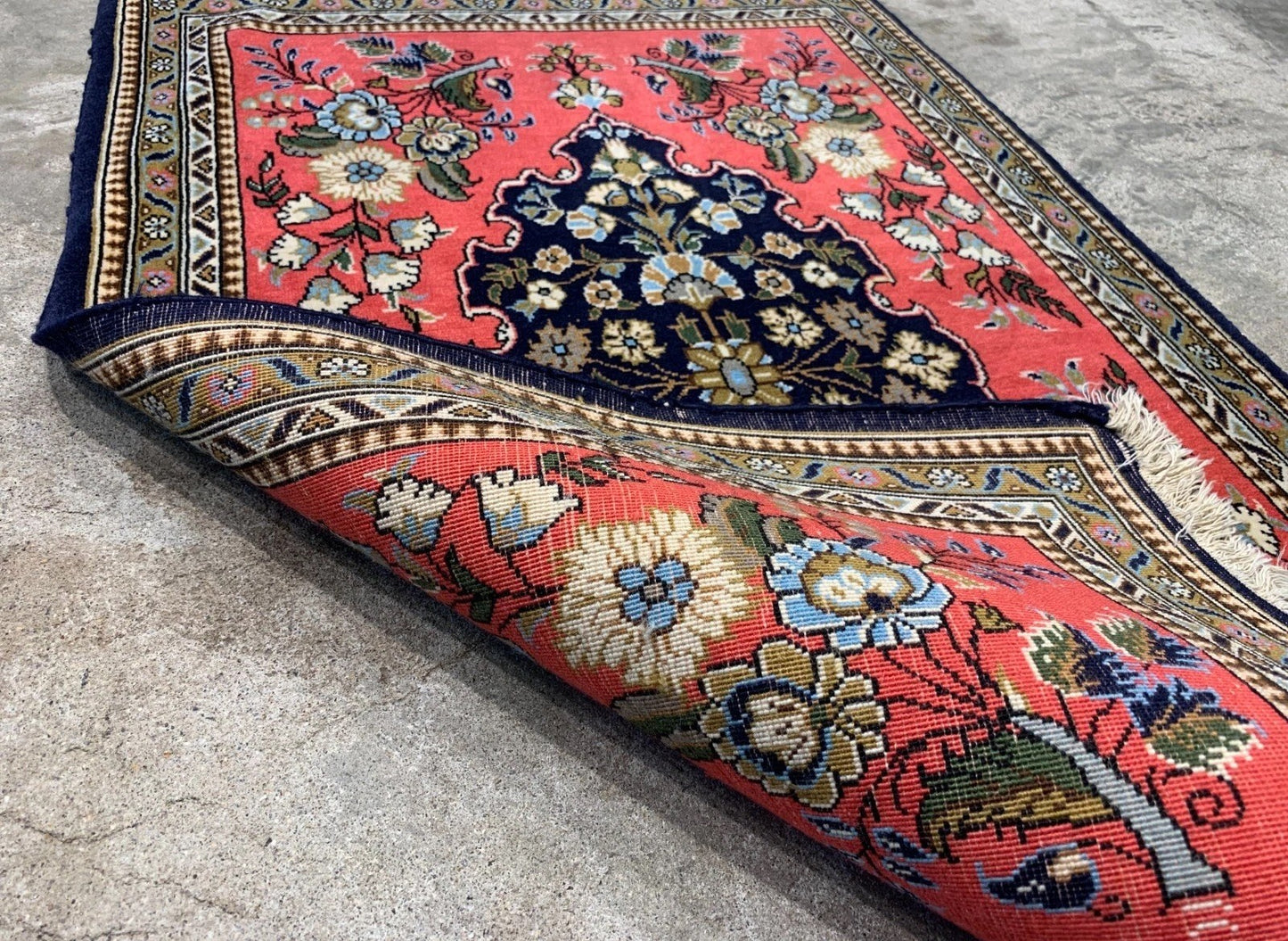 2'x3' Very Fine Hand-Knotted 100% Wool Qume Rug