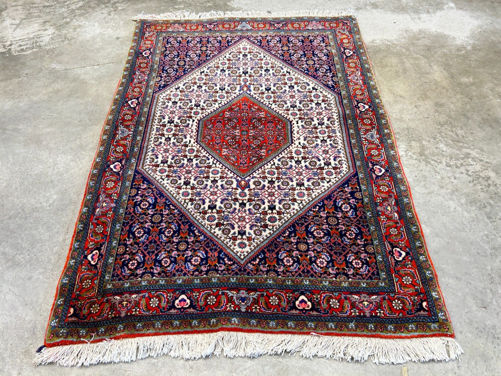 3'9"x5'5" Hand-Knotted 100% Wool Pile Bijare Rug