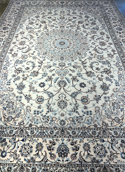 8'4"x12'1" Extra Fine Hand-Knotted Wool & Silk Naine Rug