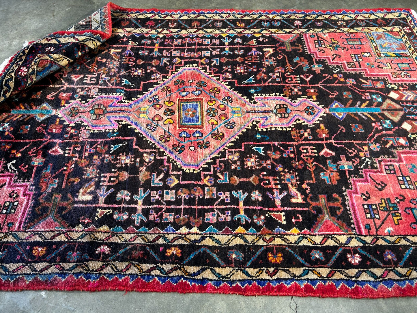 4'11" x 8' Hand-Knotted 100% Wool Pile Hamadane Area Rug