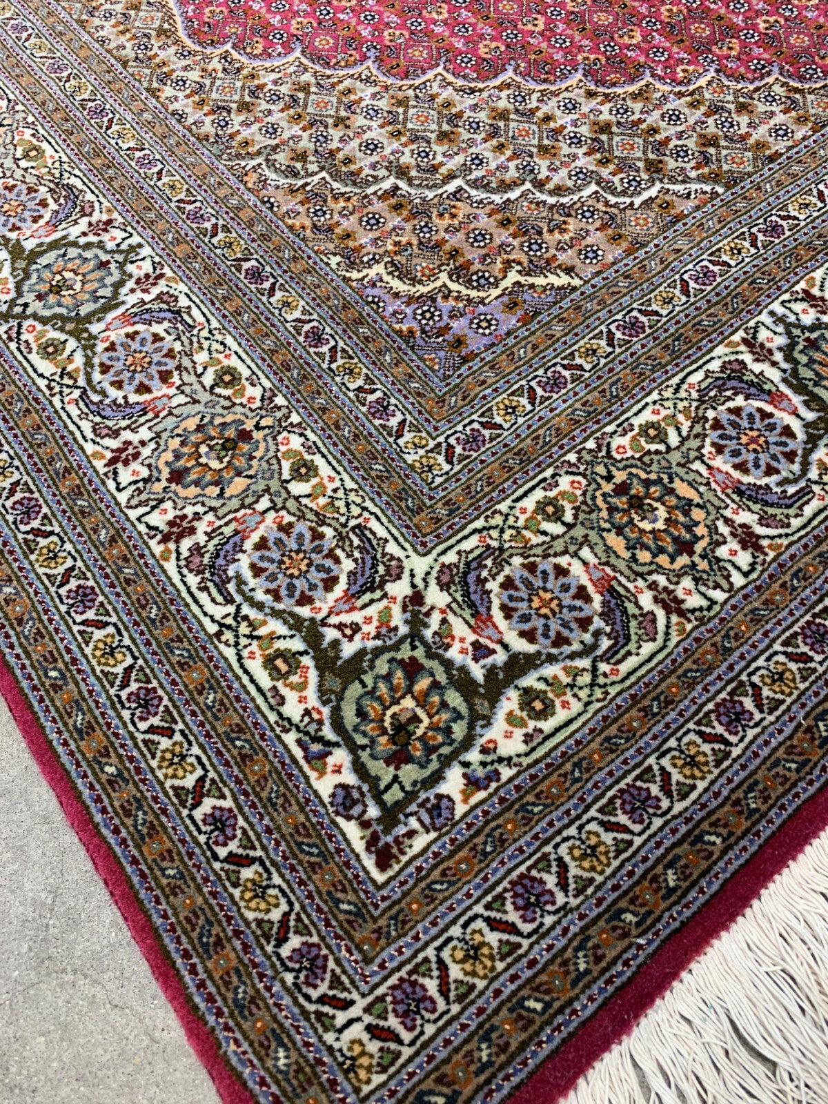 4'9"x6'5" Fine Hand-Knotted Wool & Silk Blend Tabrize Mahi Carpet - Area Rug