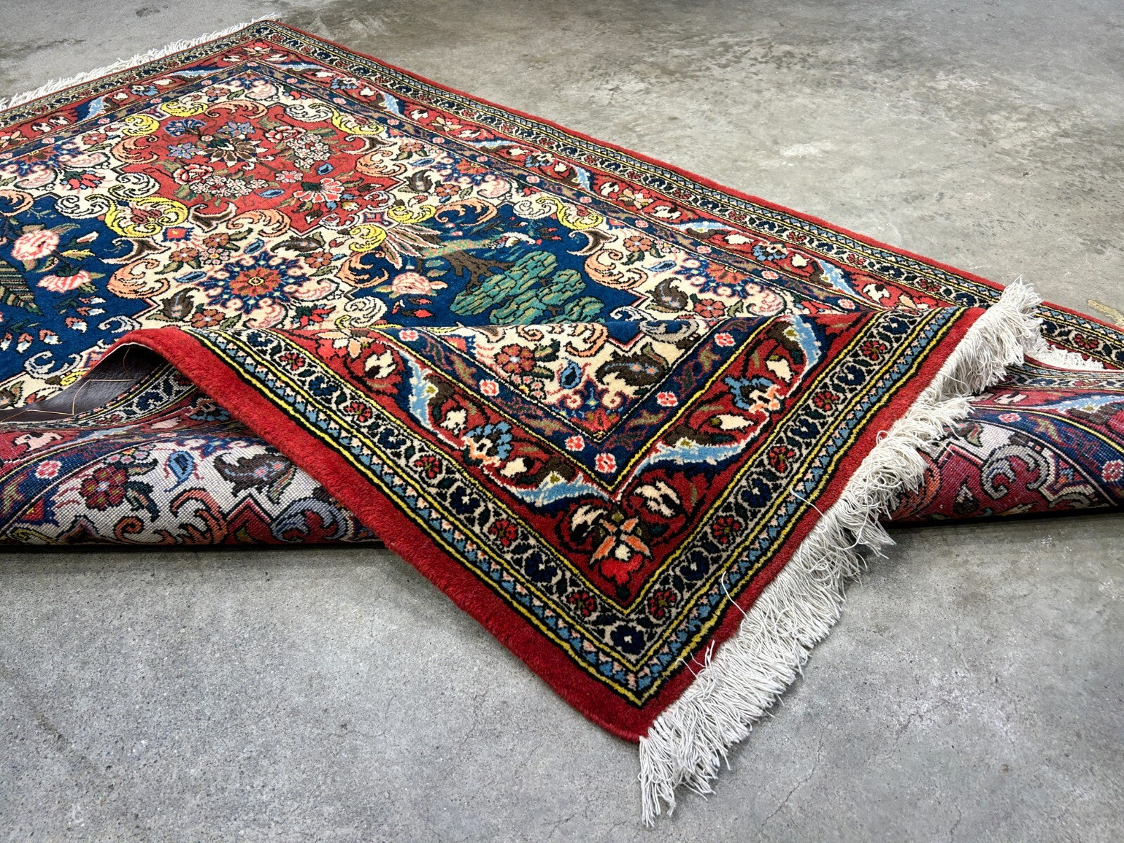 3'5"x5'2" Hand-Knotted 100% Lamb Wool Bakhtiarie Carpet - Area Rug