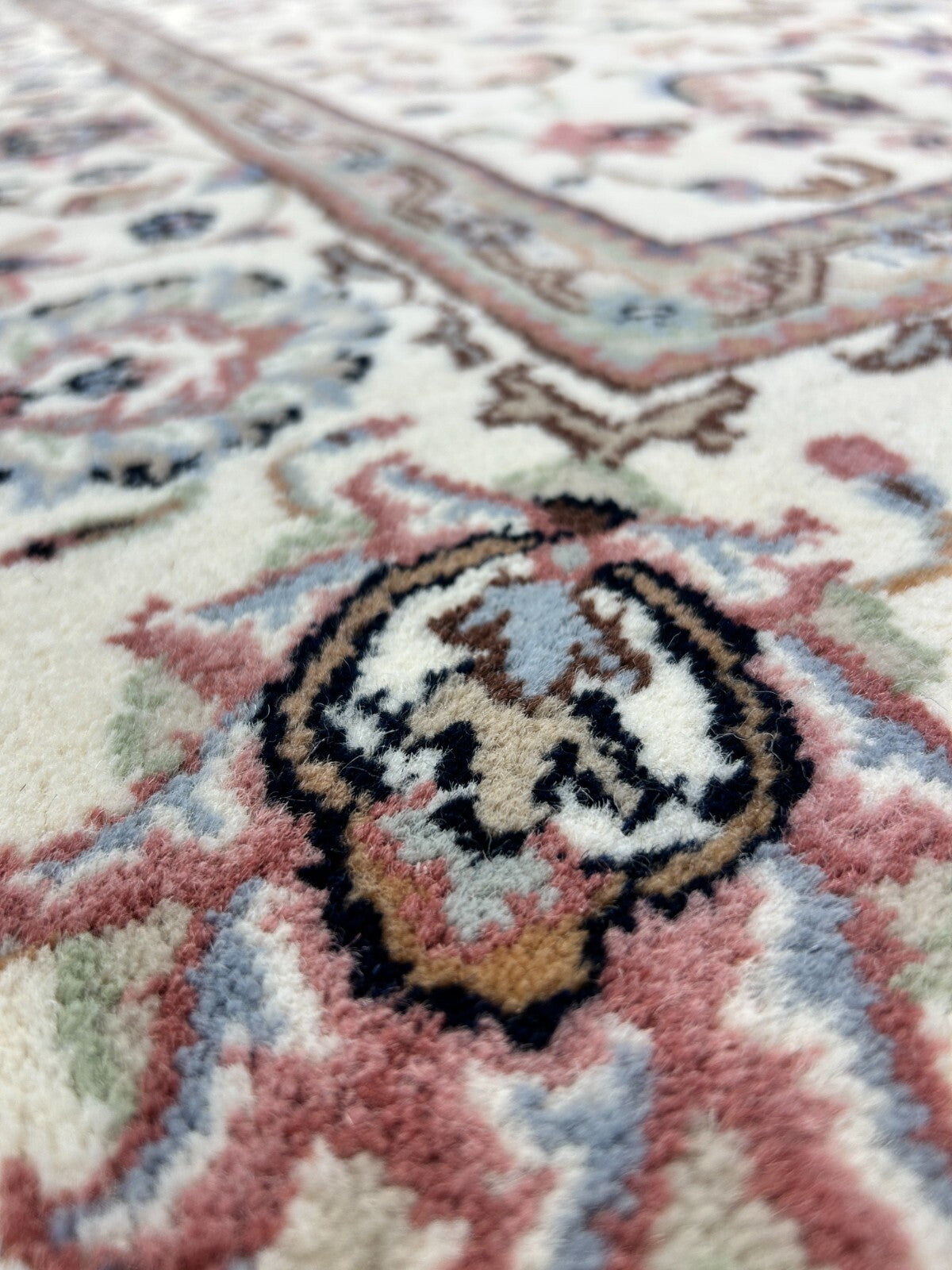 6'x9' Hand-Knotted 100% Wool Carpet - Kashane Design Area Rug
