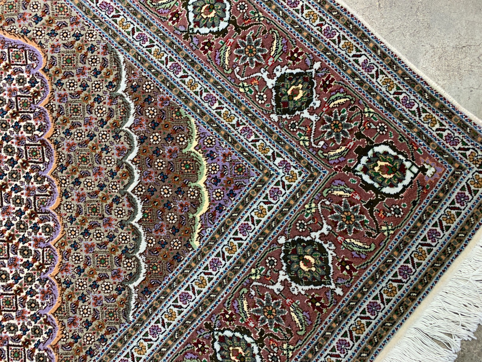 4'9"x6'5" Hand-Knotted Wool & Silk Pile Tabrize Fish Style Area Rug