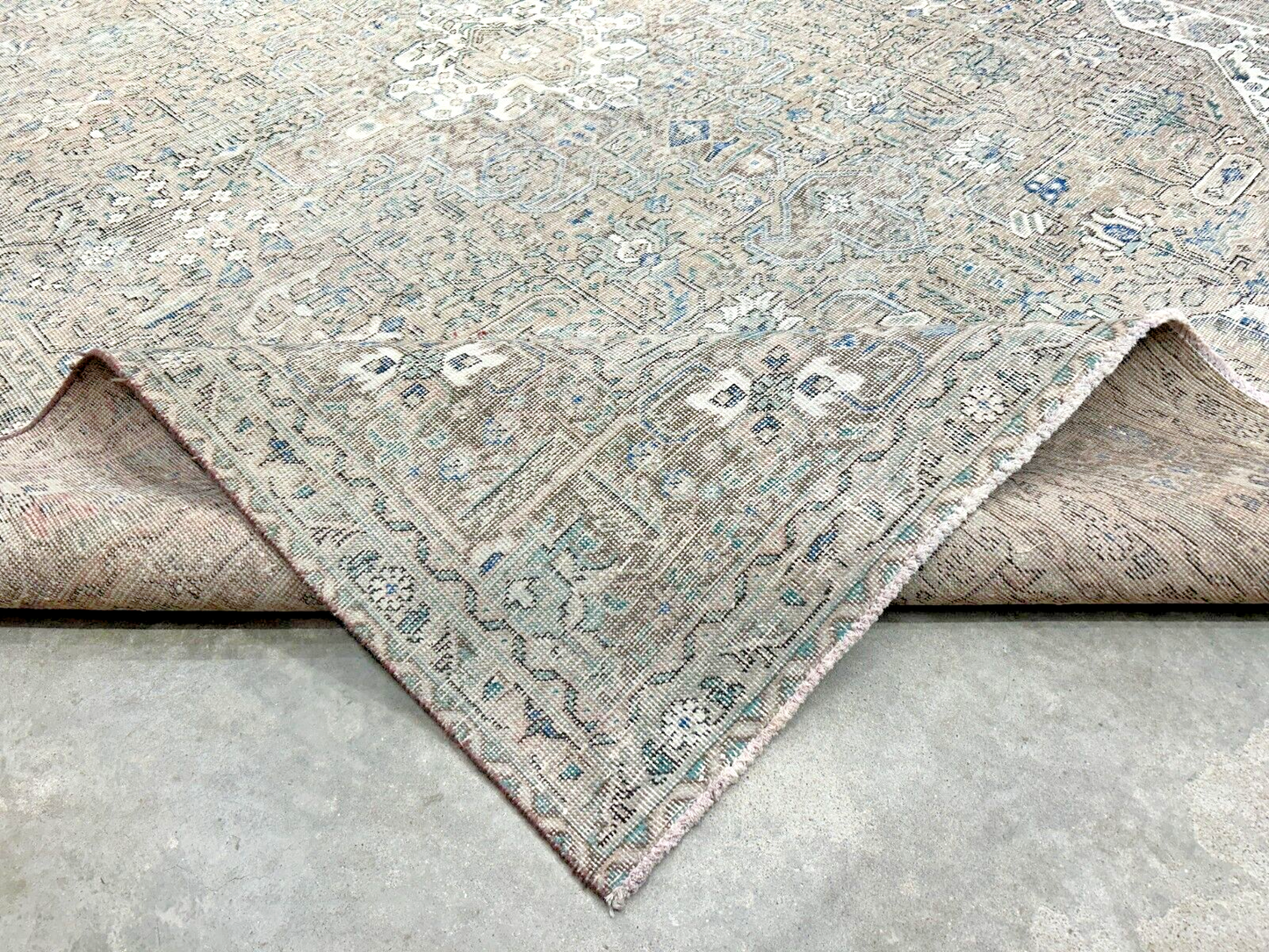 9'8"x12'5" Hand-Knotted 100% Wool Pile Herize Rug
