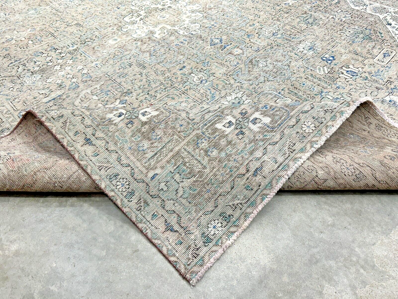 9'8"x12'5" Hand-Knotted 100% Wool Pile Herize Rug