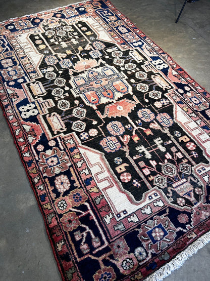 4'7" x 7'10'' Hand-Knotted 100% Lamb Wool Carpet - Nahavande Area Rug
