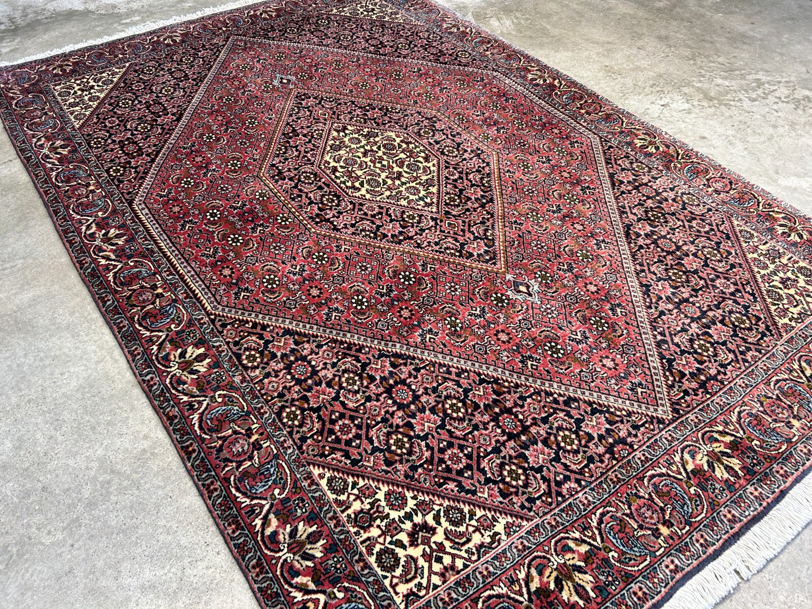 3'9"x5'8" Hand-Knotted 100% Wool Bidjare Carpet - Area Rug