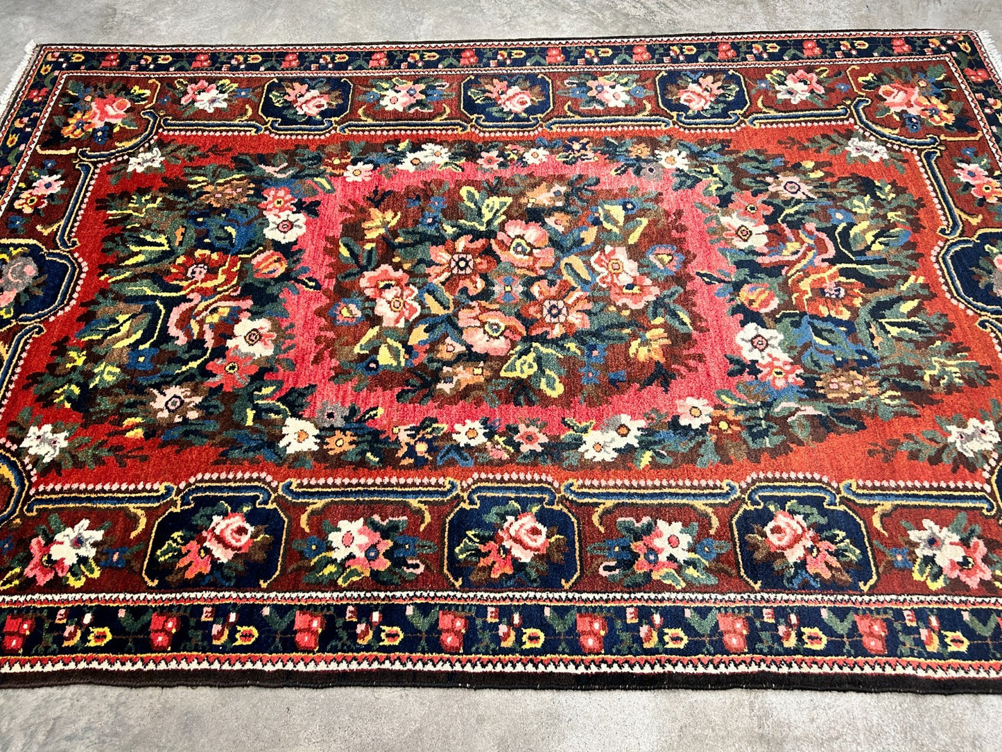 5'2"x8' Hand-Knotted 100% Wool Pile Bakhtiarie Carpet - Area Rug