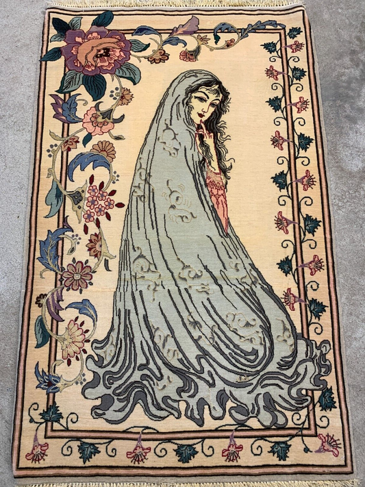 2'4"x3'9" Fine Hand-Knotted Wool & Silk Isfahane Pictorial Rug - Area Carpet
