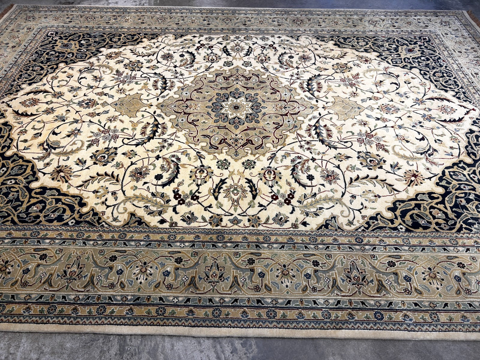 8'1"x12'1" Very Fine Hand-Knotted 100% Wool India Naine Rug - Area Carpet