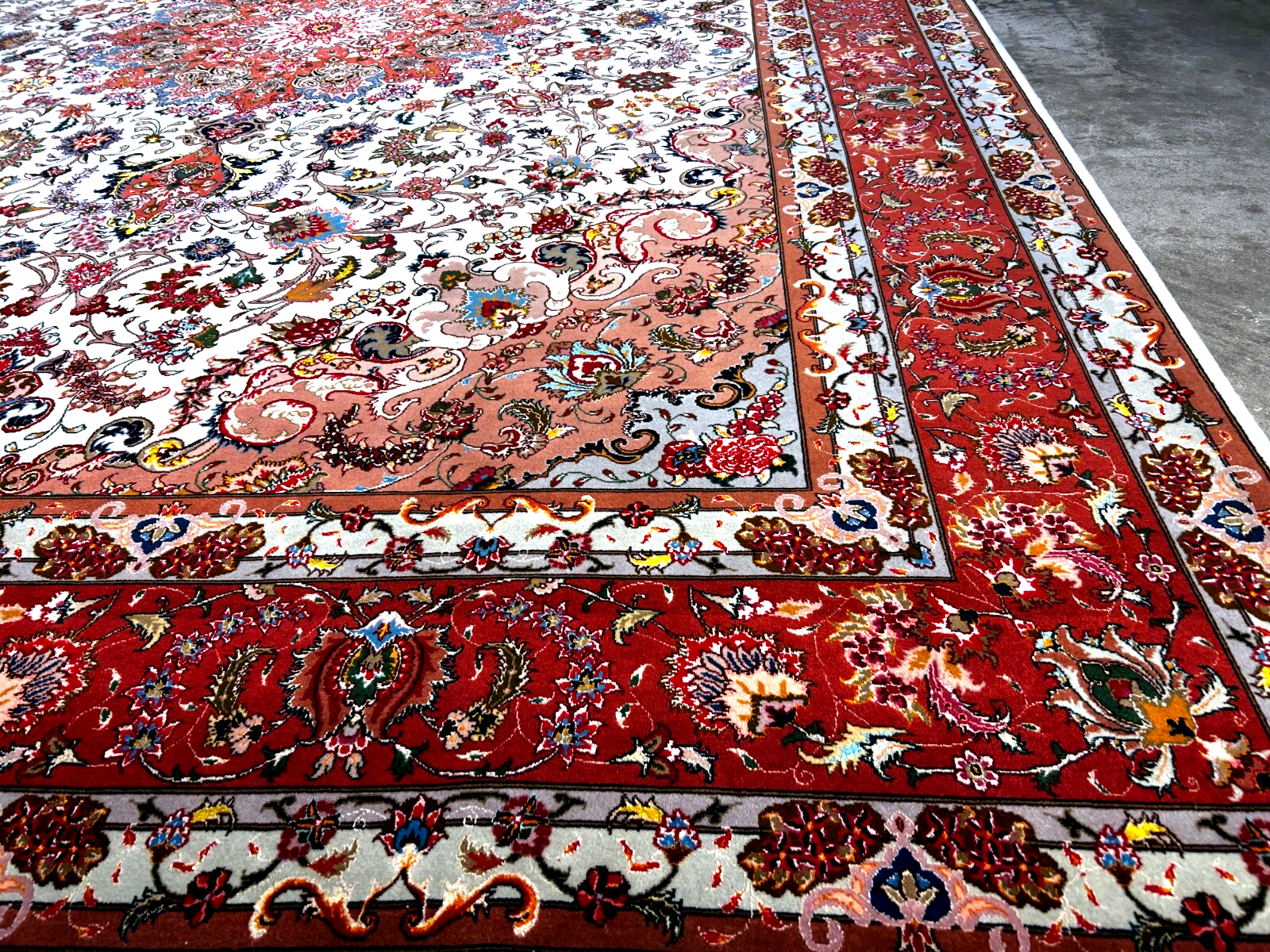 8'4"x11'7'' Very Fine Hand-Knotted Silk & Wool Tabrize Area Rug - Carpet
