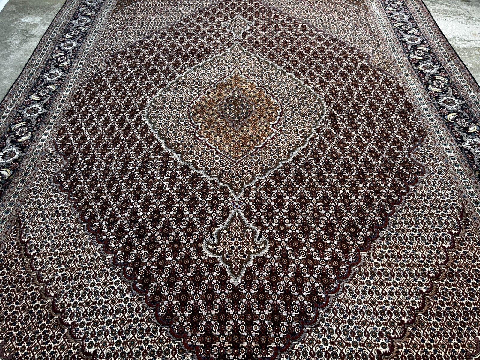 8'4"x11'3" Fine Hand-Knotted Wool & Silk Oriental Rug - Area Carpet