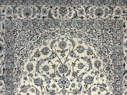 5'7"x9' Extra Fine Hand-Knotted Wool & Silk Naine Rug