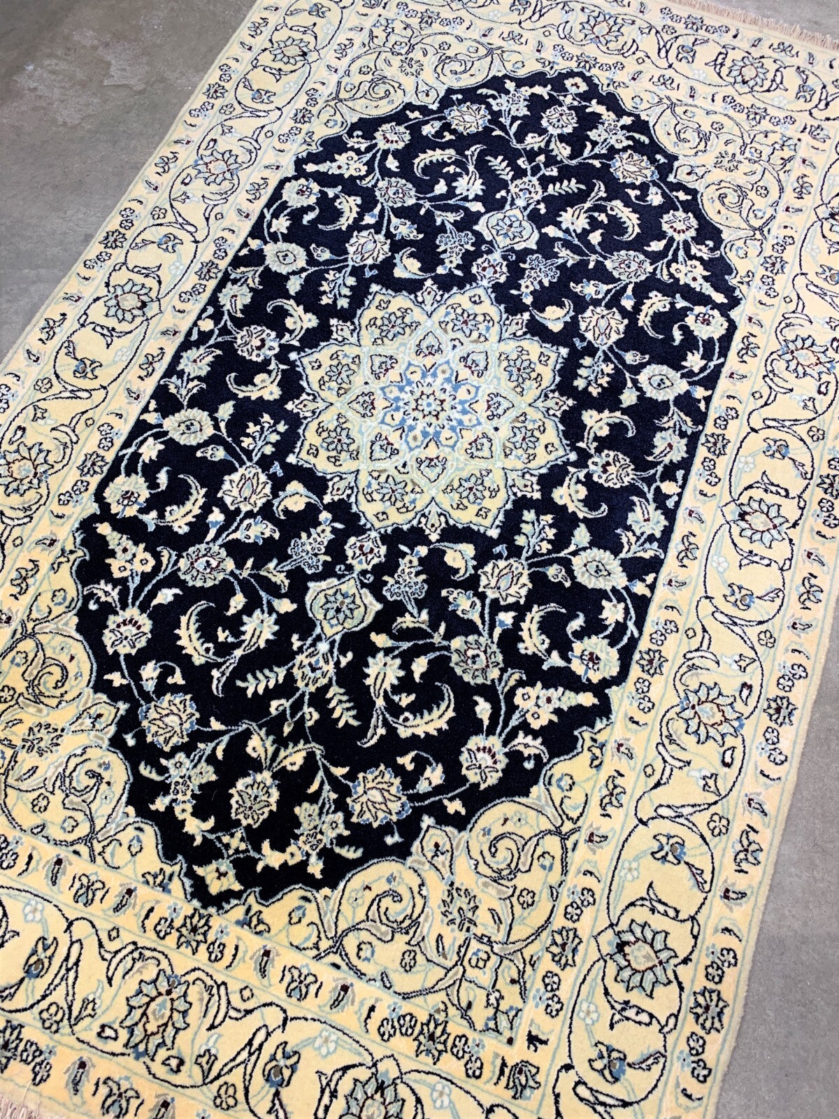 4'2" x 6'8'' Very-Fine Naine Hand-Knotted Wool / Silk Naine Area Rug