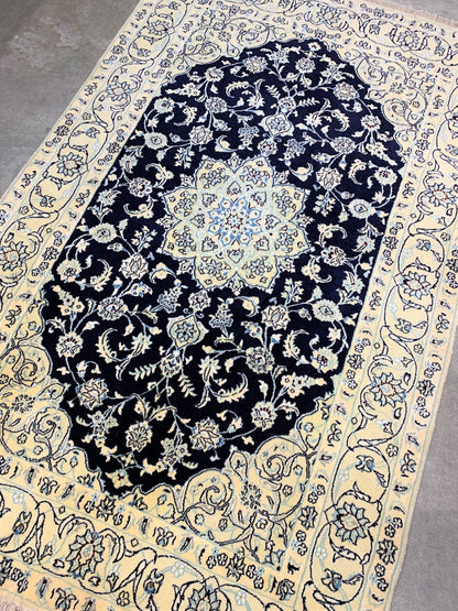 4'2" x 6'8'' Very-Fine Naine Hand-Knotted Wool / Silk Naine Area Rug