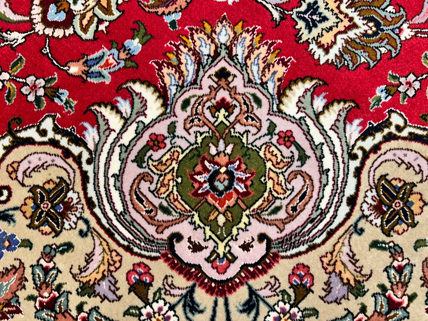 8'10"x12'11" Fine Hand-Knotted Wool & Silk Tabrize Rug