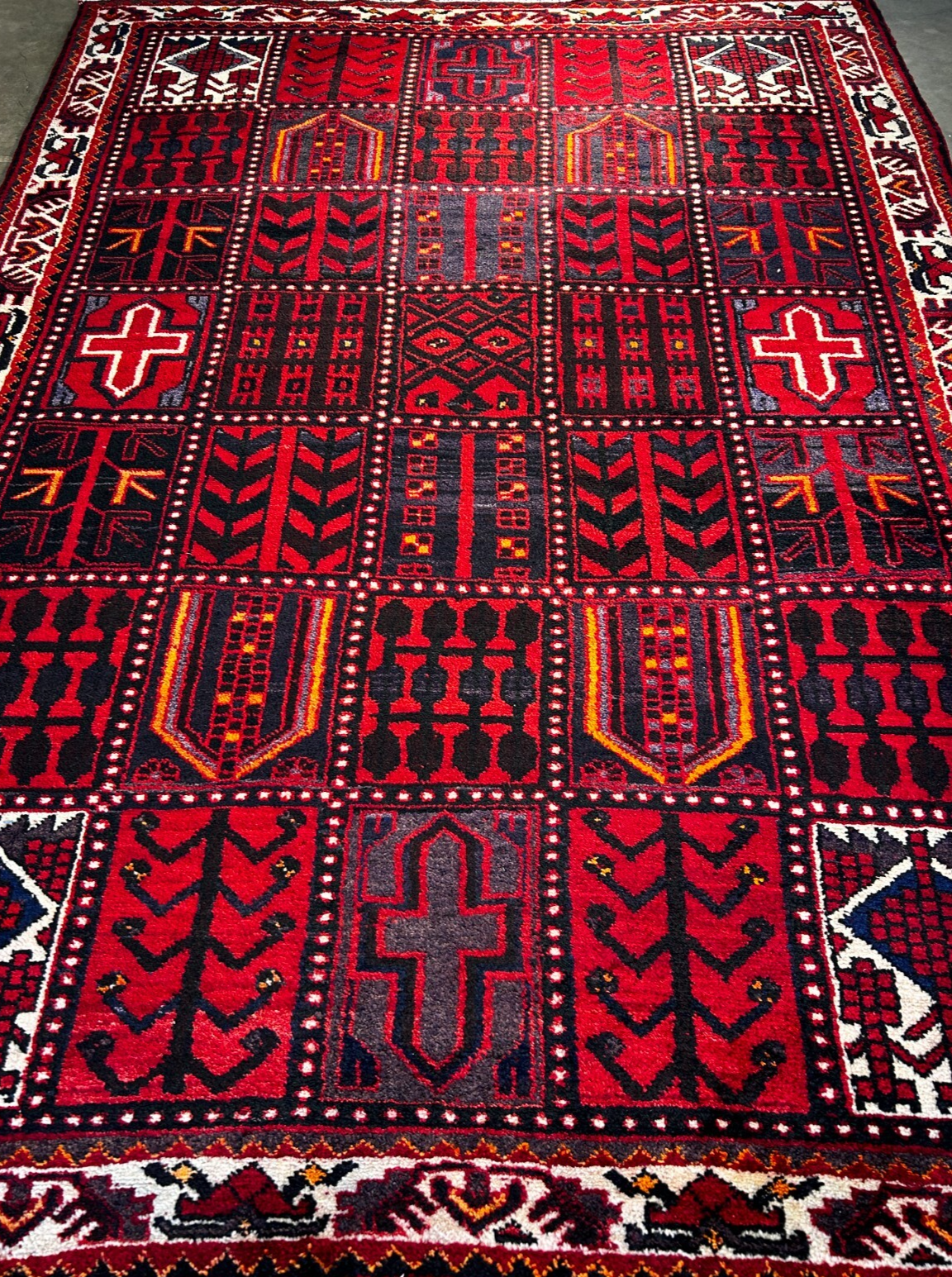 5'5" x 7'6'' Hand-Knotted 100% Wool Pile Bakhtiare Area Rug