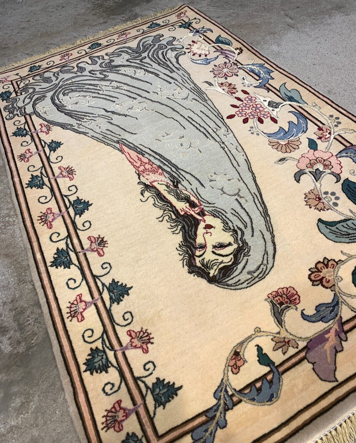 2'4"x3'9" Fine Hand-Knotted Wool & Silk Isfahane Pictorial Rug - Area Carpet