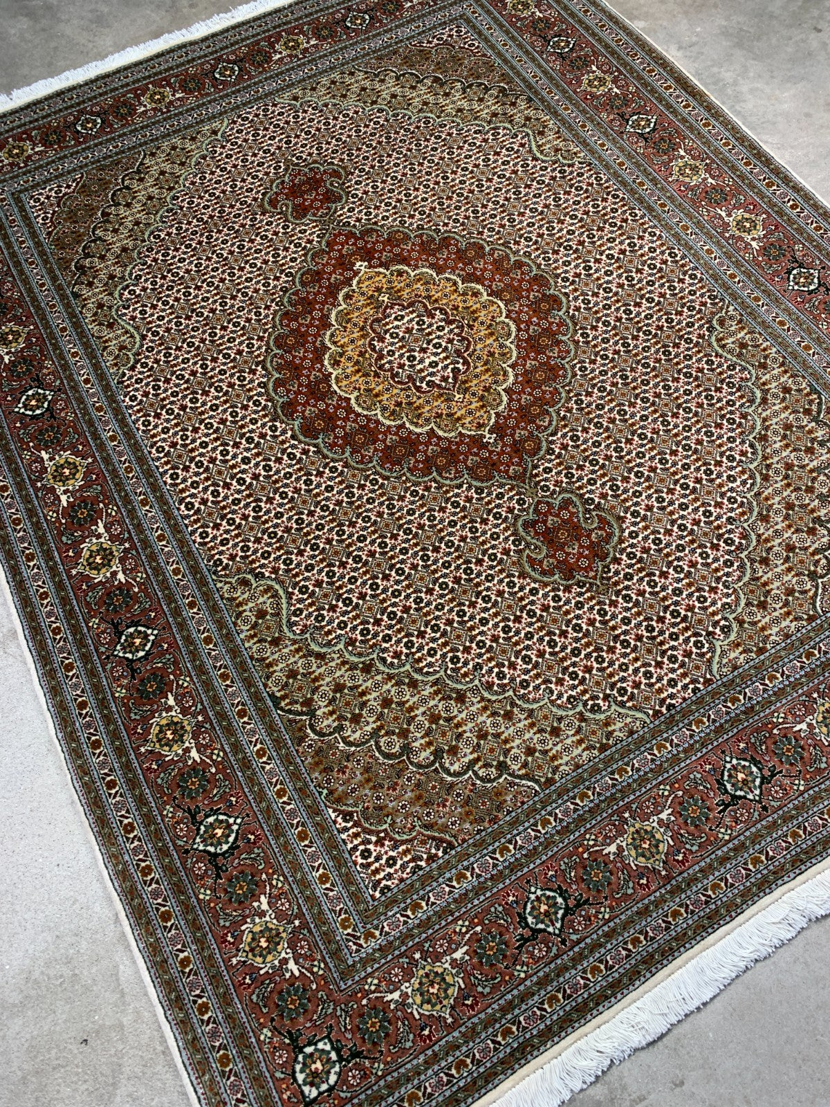 5'2"x6'4" Fine Hand-Knotted Wool & Silk Blend Tabrize Mahi Carpet - Area Rug