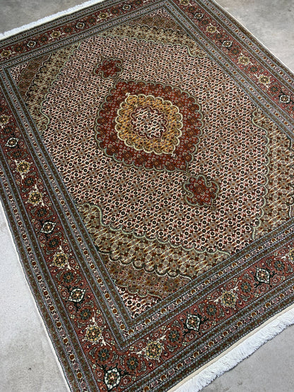 5'2"x6'4" Fine Hand-Knotted Wool & Silk Blend Tabrize Mahi Carpet - Area Rug