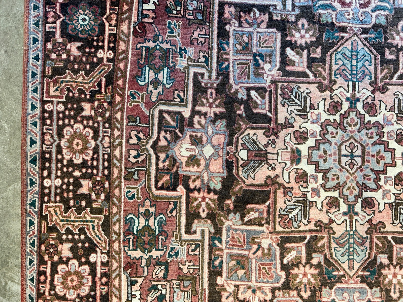 7'5"x11'5" Hand-Knotted 100% Wool Pile Herize Rug