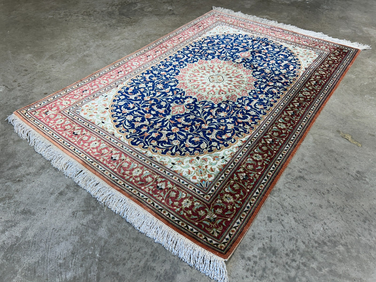 2'8"x4'1" Exquisite Extra-Fine Hand-Knotted 100% Silk Qume Area Rug