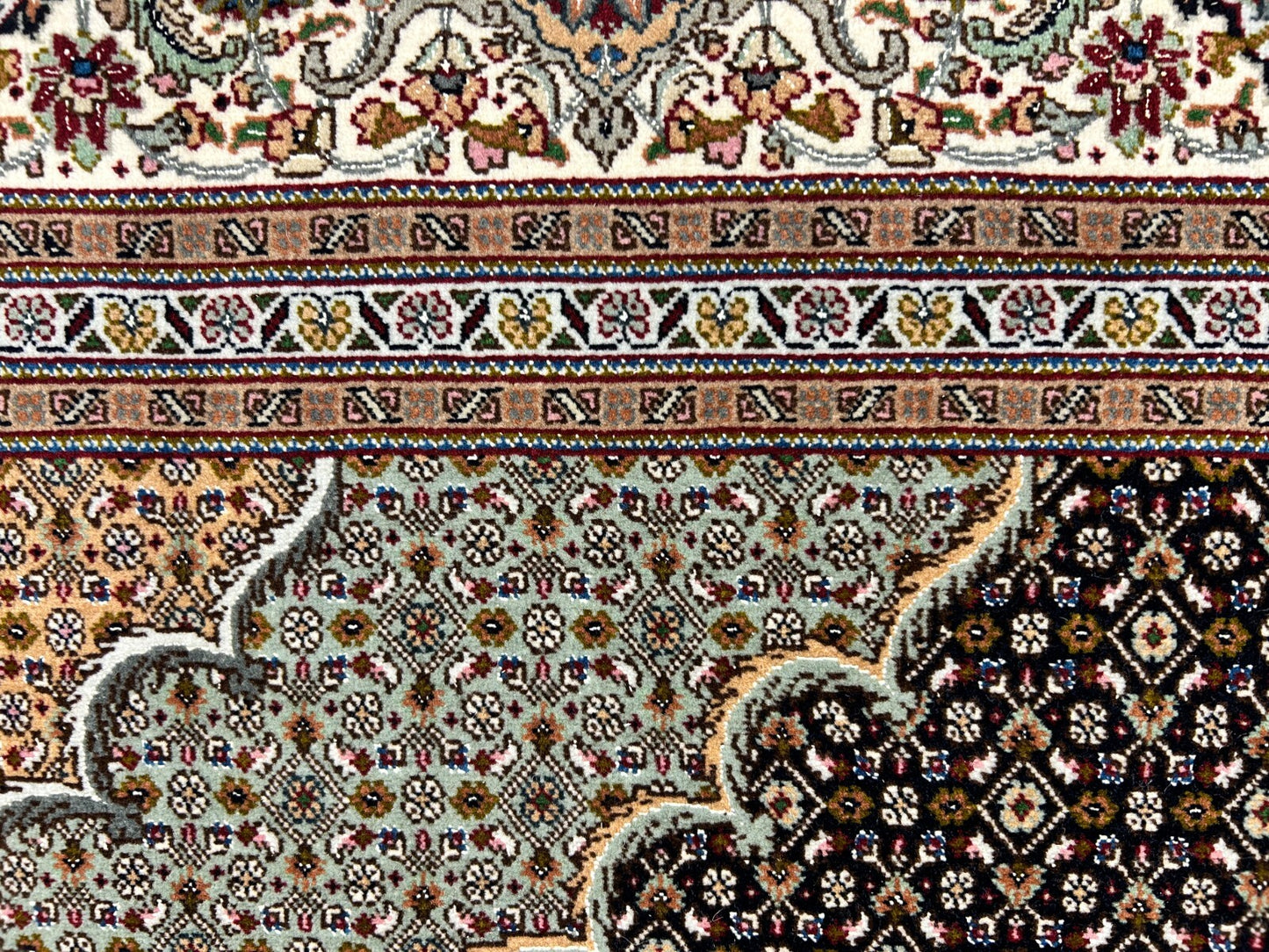 6'8"x10' Fine Hand-Knotted Wool & Silk Oriental Tabrize Rug - Area Carpet