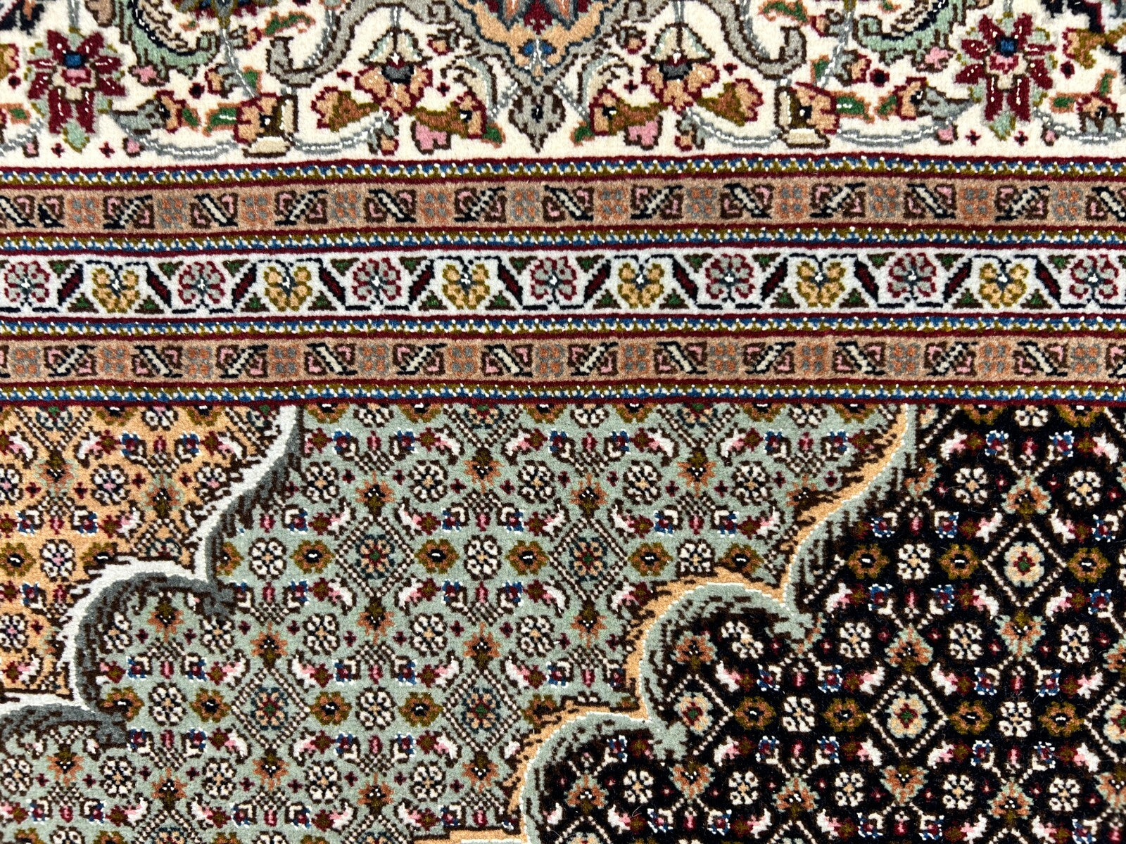 6'8"x10' Fine Hand-Knotted Wool & Silk Oriental Tabrize Rug - Area Carpet