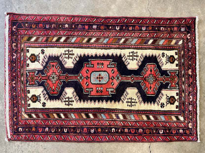 3'4"x4'9" Hand-Knotted 100% Wool Pile Hamadane Rug