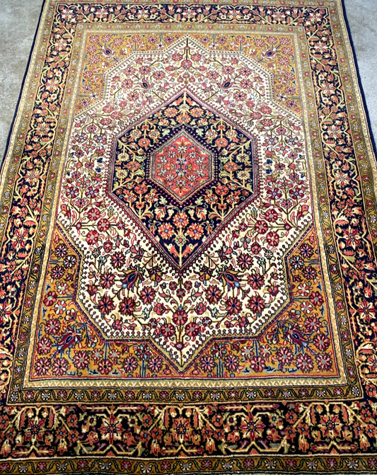 3'6"x5'0'' Fine Hand-Knotted Silk & Wool Qume Area Rug - Area Carpet