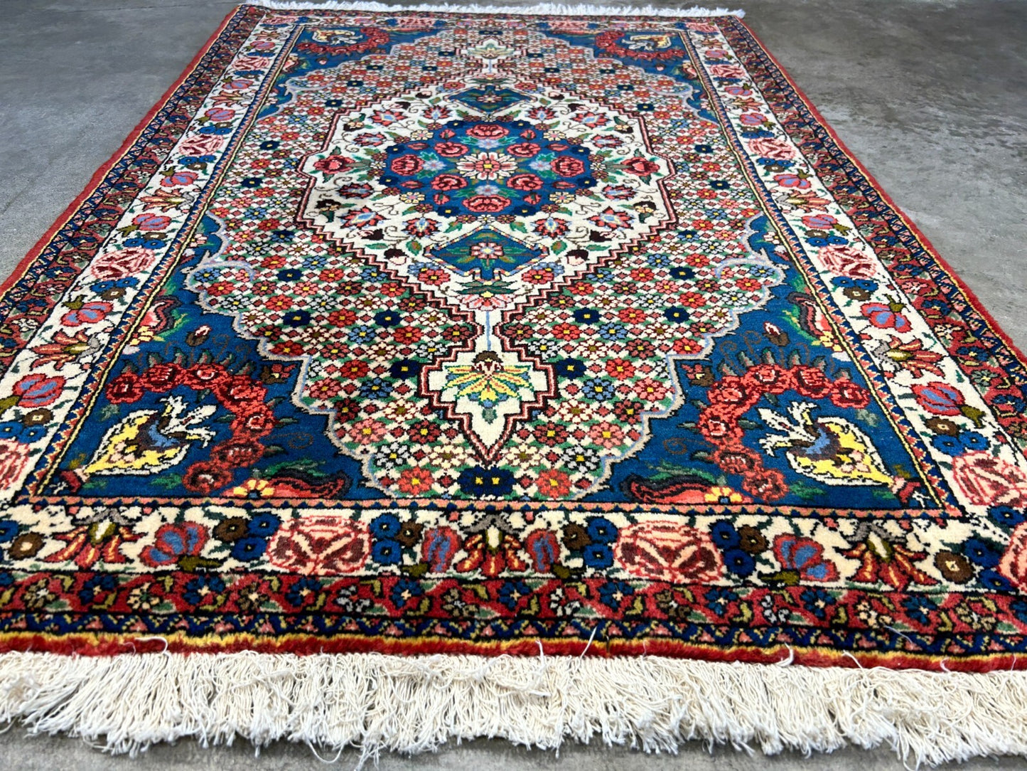 3'5"x4'11" Hand-Knotted 100% Lamb Wool Bakhtiarie Area Rug