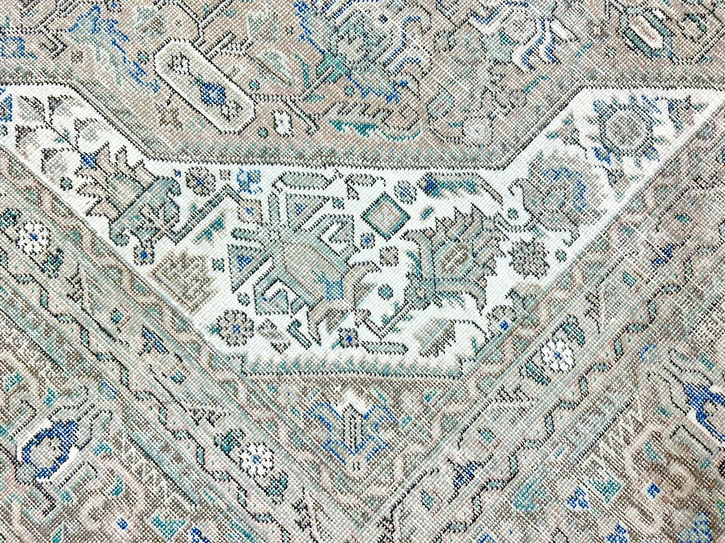 9'8"x12'5" Hand-Knotted 100% Wool Pile Herize Rug